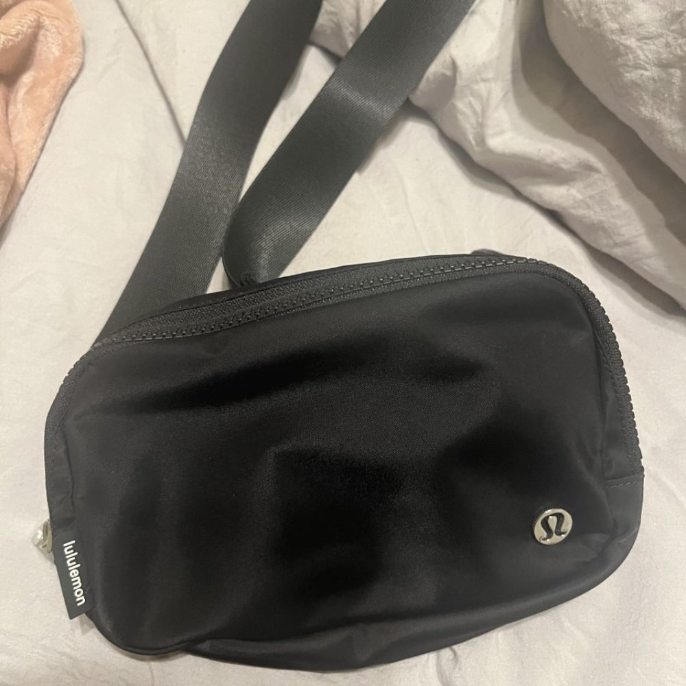 Lululemon - Picture 4 of 5